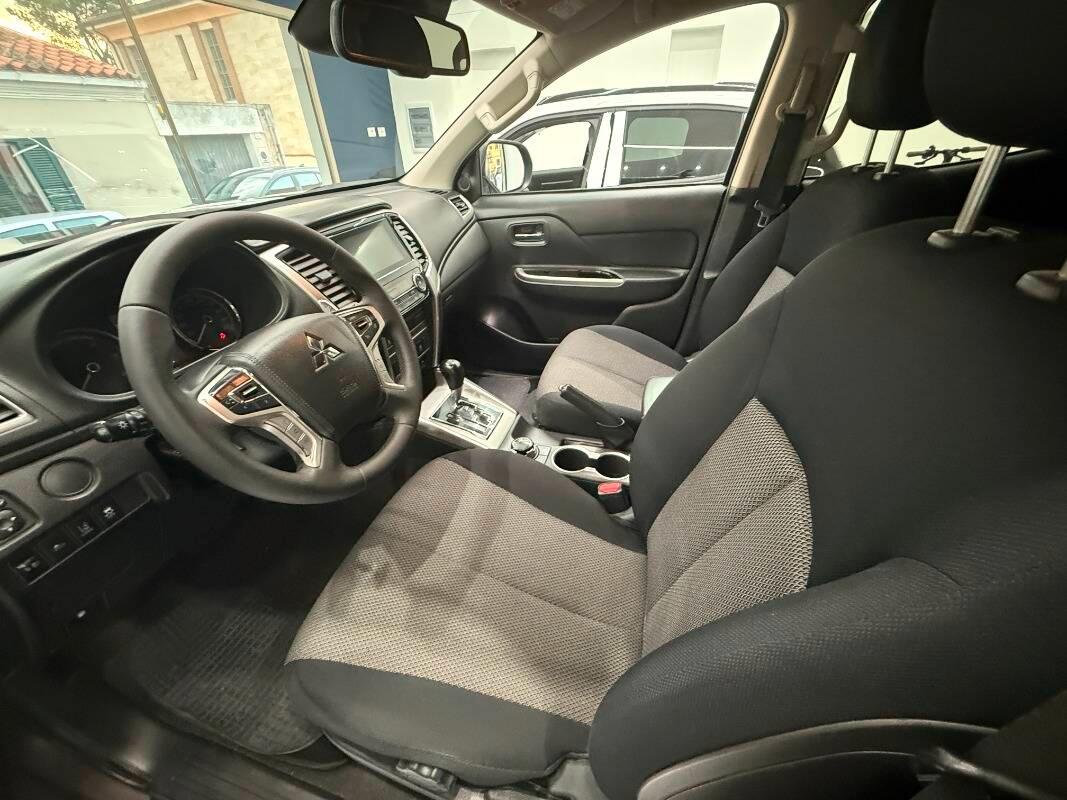Mitsubishi L200 Double Cab MItsubishi L200 d.cab 2.3d Intense 4wd 150cv auto