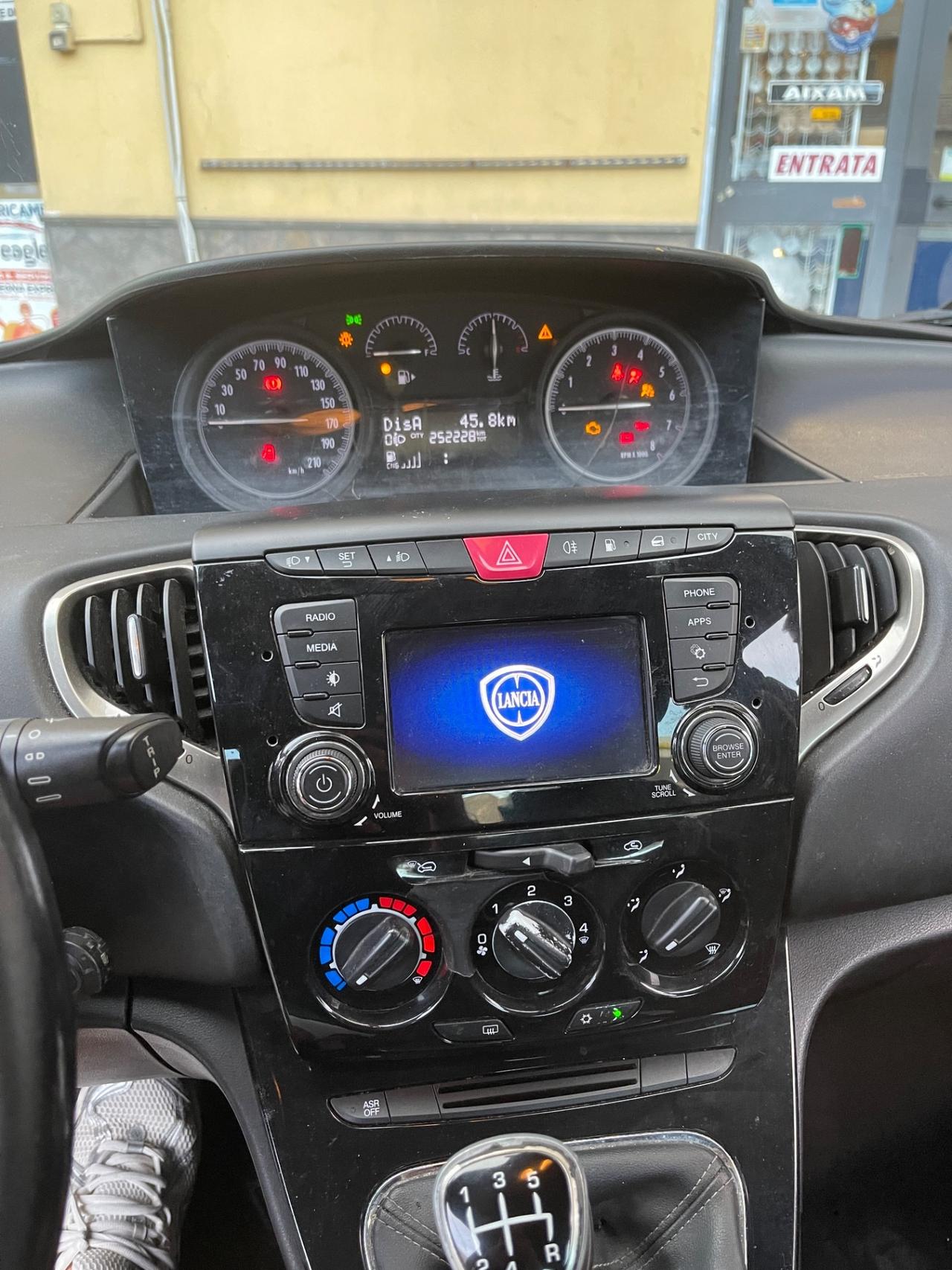 Lancia Ypsilon 0.9 TwinAir 85 CV 5 porte Metano Ecochic Gold