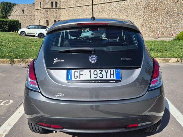 LANCIA Ypsilon 1.0 FireFly 5 porte S&S Hybrid Ecochic Silver