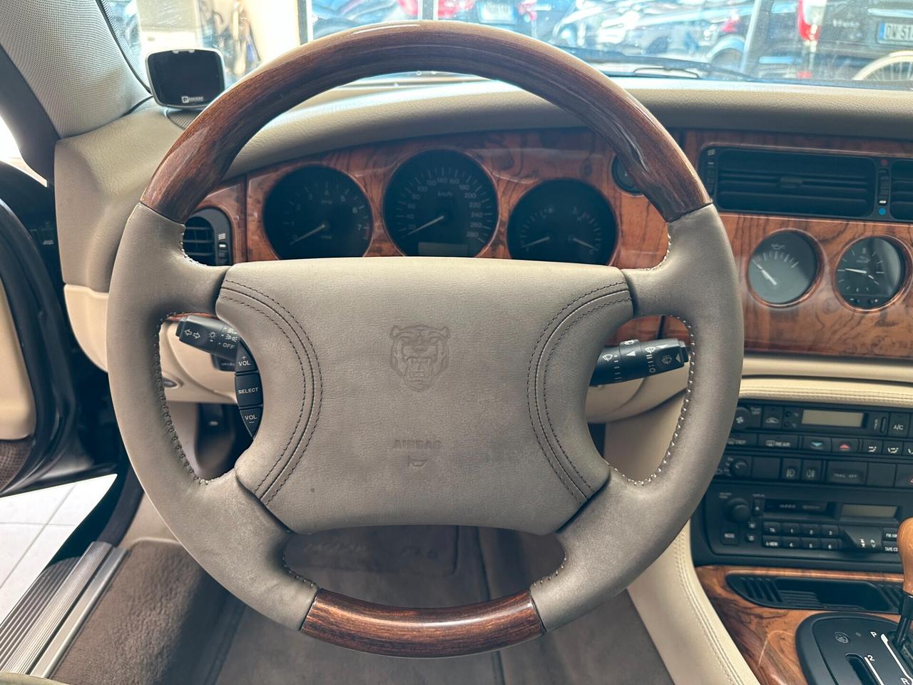 JAGUAR XK8 COUPE' UNICOPROP. PARI AL NUOVO ISCRITTO ASI