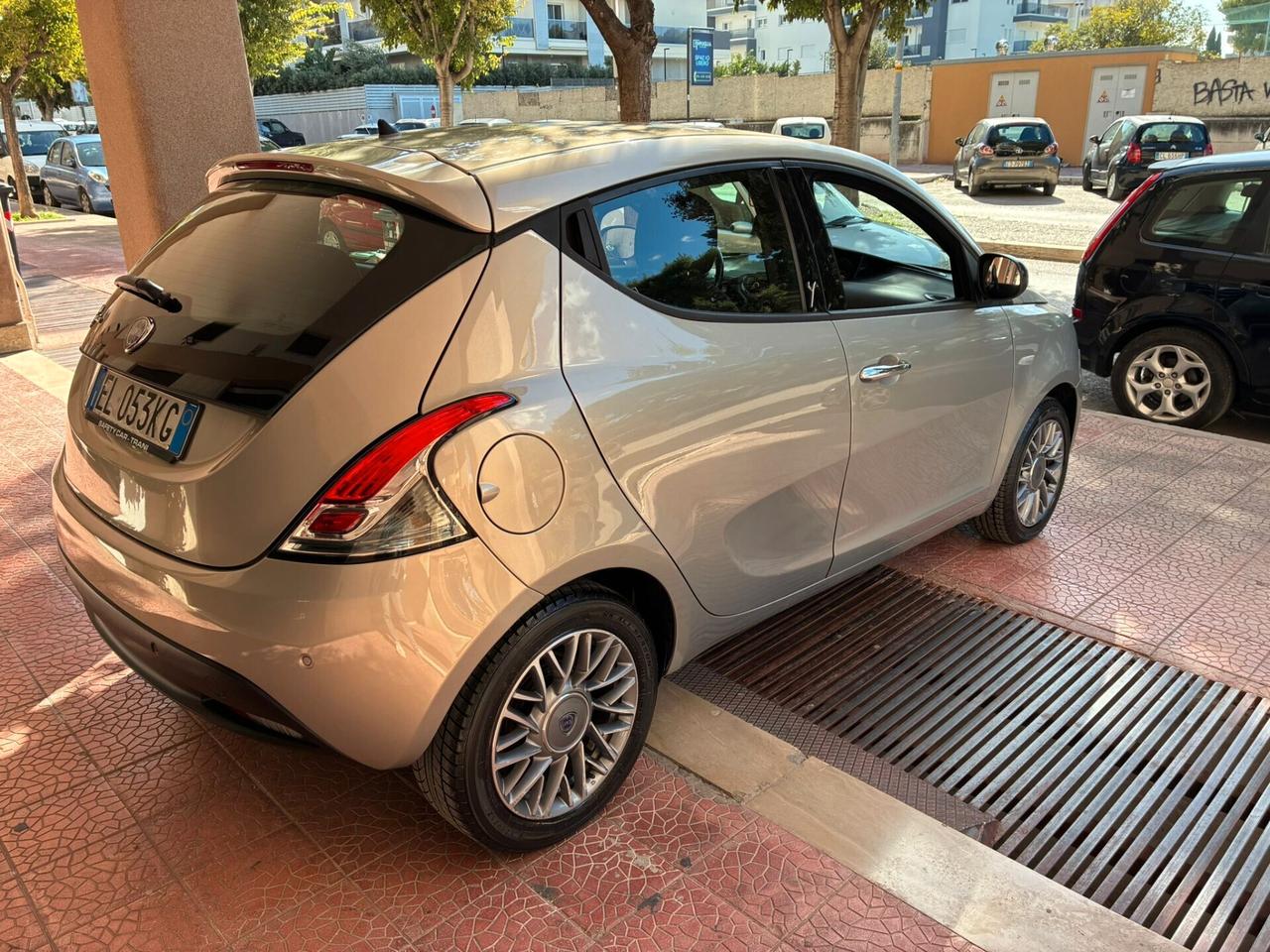 Lancia Ypsilon 1.3MJT 95cv 5p perfetta-12