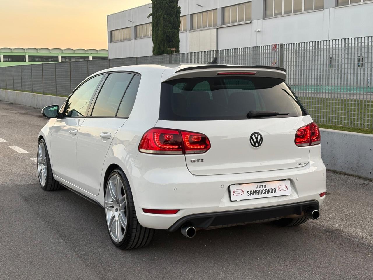 Volkswagen Golf GTI 2.0 TSI 5p.