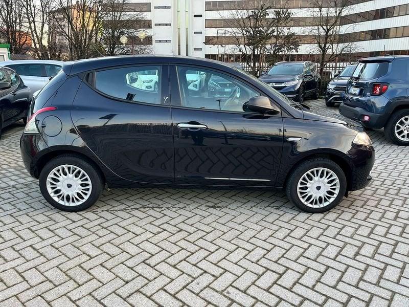 Lancia Ypsilon 1.2 69 CV 5 porte Silver