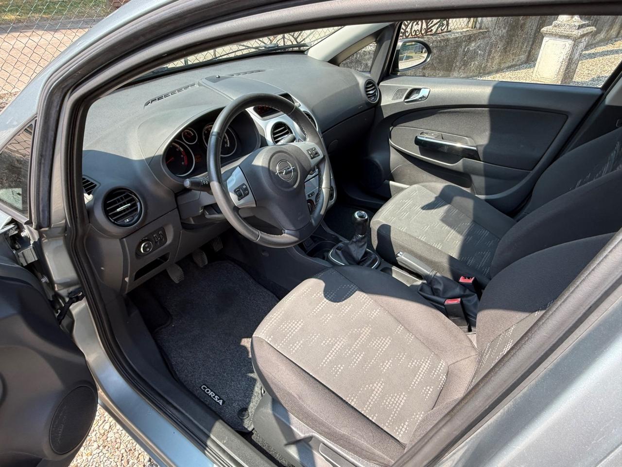 Opel Corsa 1.2 5 porte Cosmo