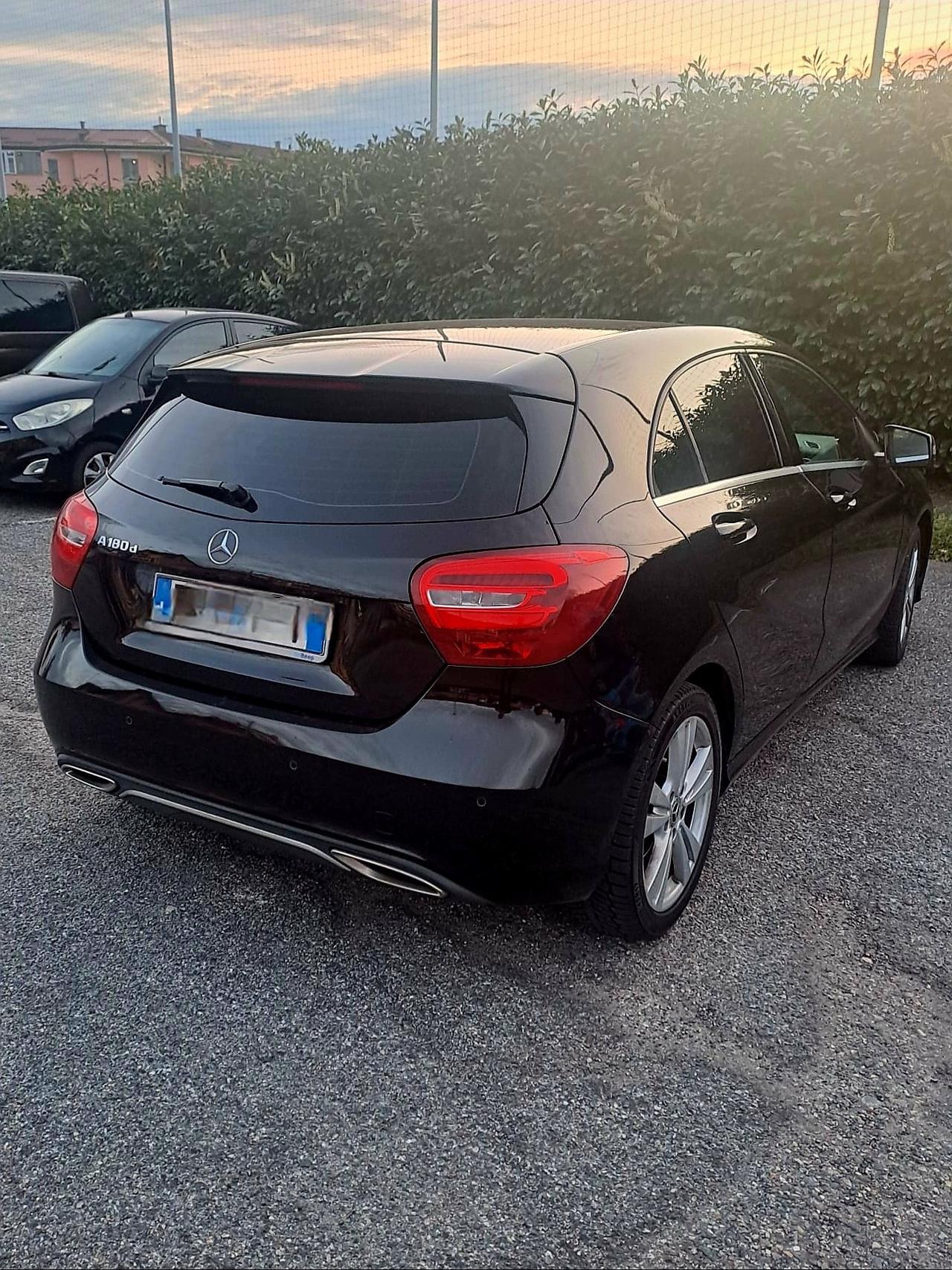 Mercedes-benz A180d Automatic – Neopatentati – Garanzia ufficiale 12 Mesi