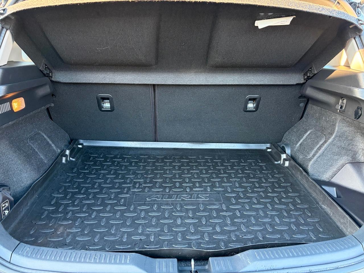 Toyota Auris 1.8 Hybrid Style