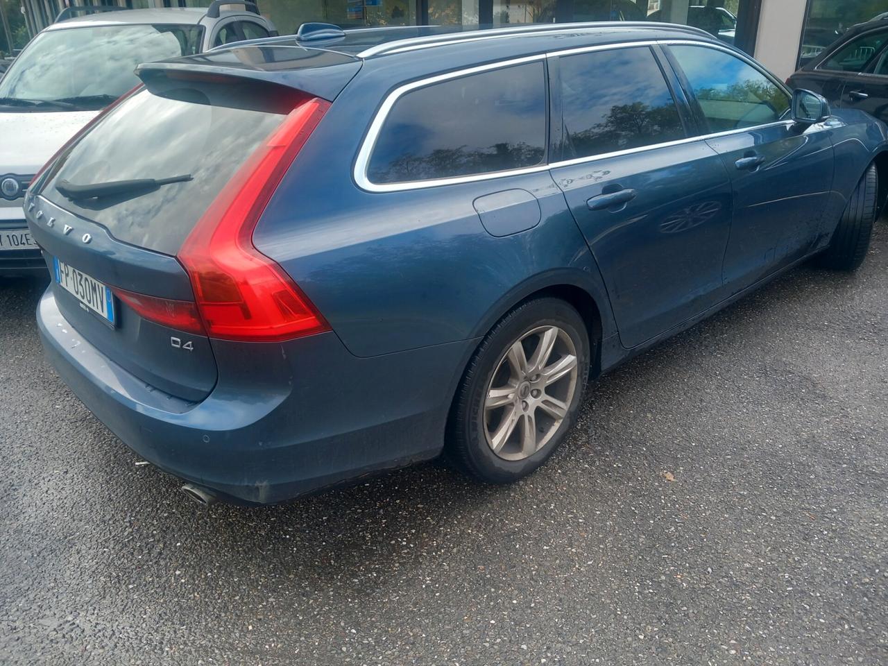 Volvo V90 D4 R-design