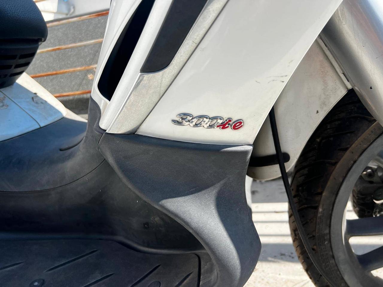 PIAGGIO Beverly - Beverly Tourer 300