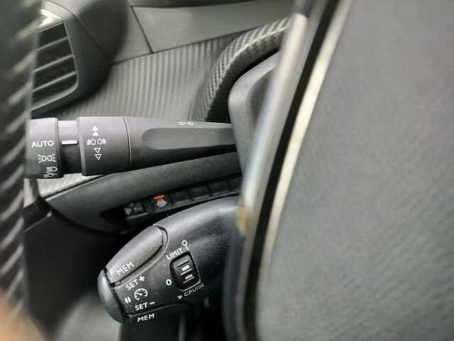 Peugeot 2008 BlueHDi 110 S&S Allure Pack