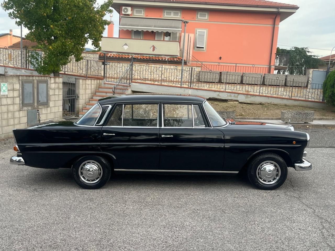 Mercedes benz 230 W110 Codine 6 cilindri