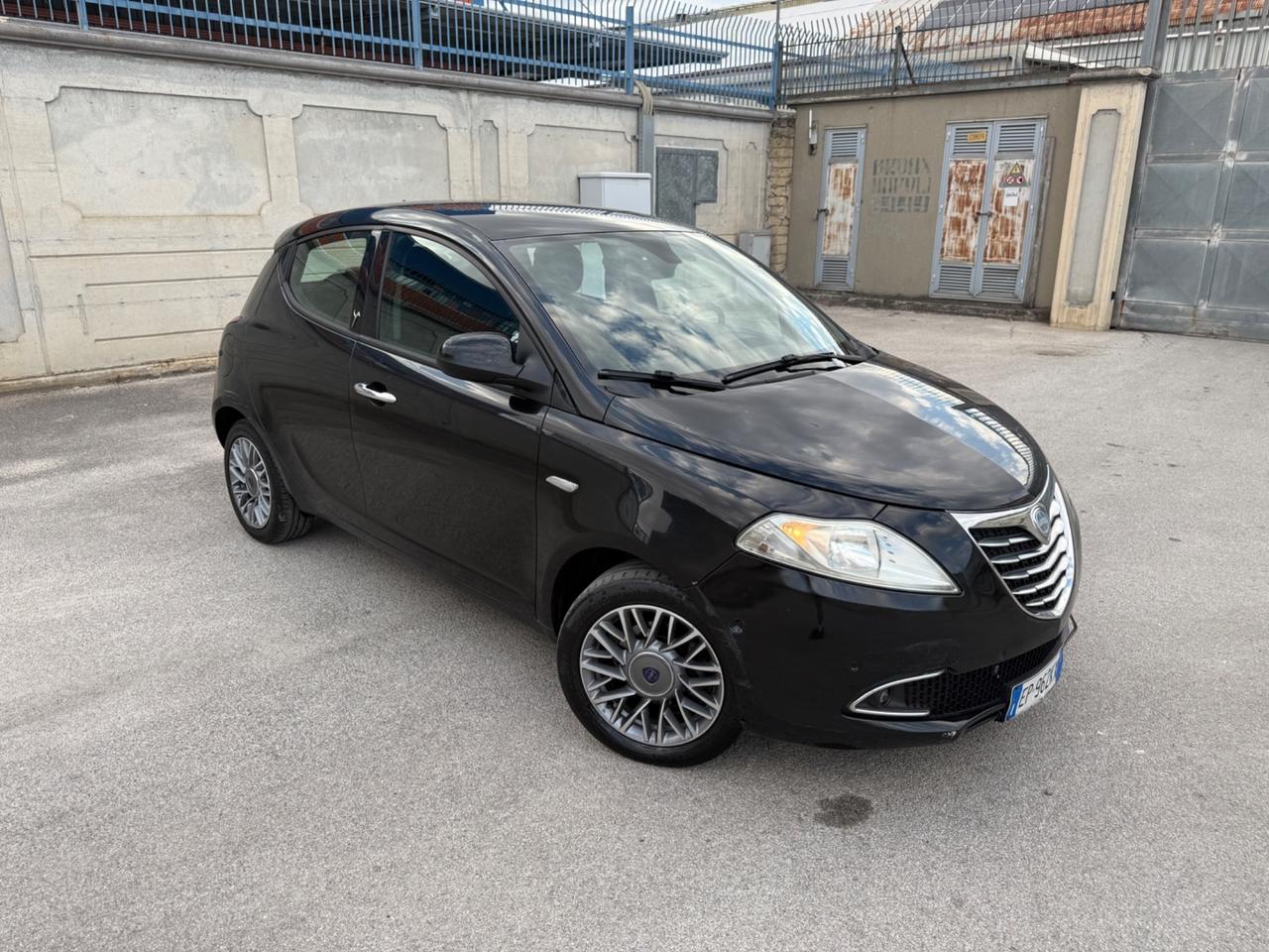 Lancia Ypsilon 0.9 TwinAir 85 CV 5 porte S&S Silver