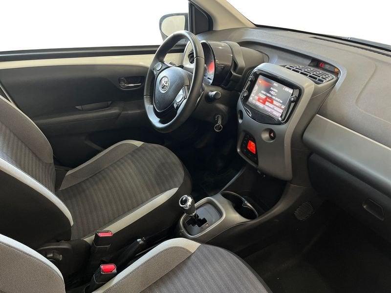 Toyota Aygo Aygo 5p 1.0 x-play m-mt 72cv