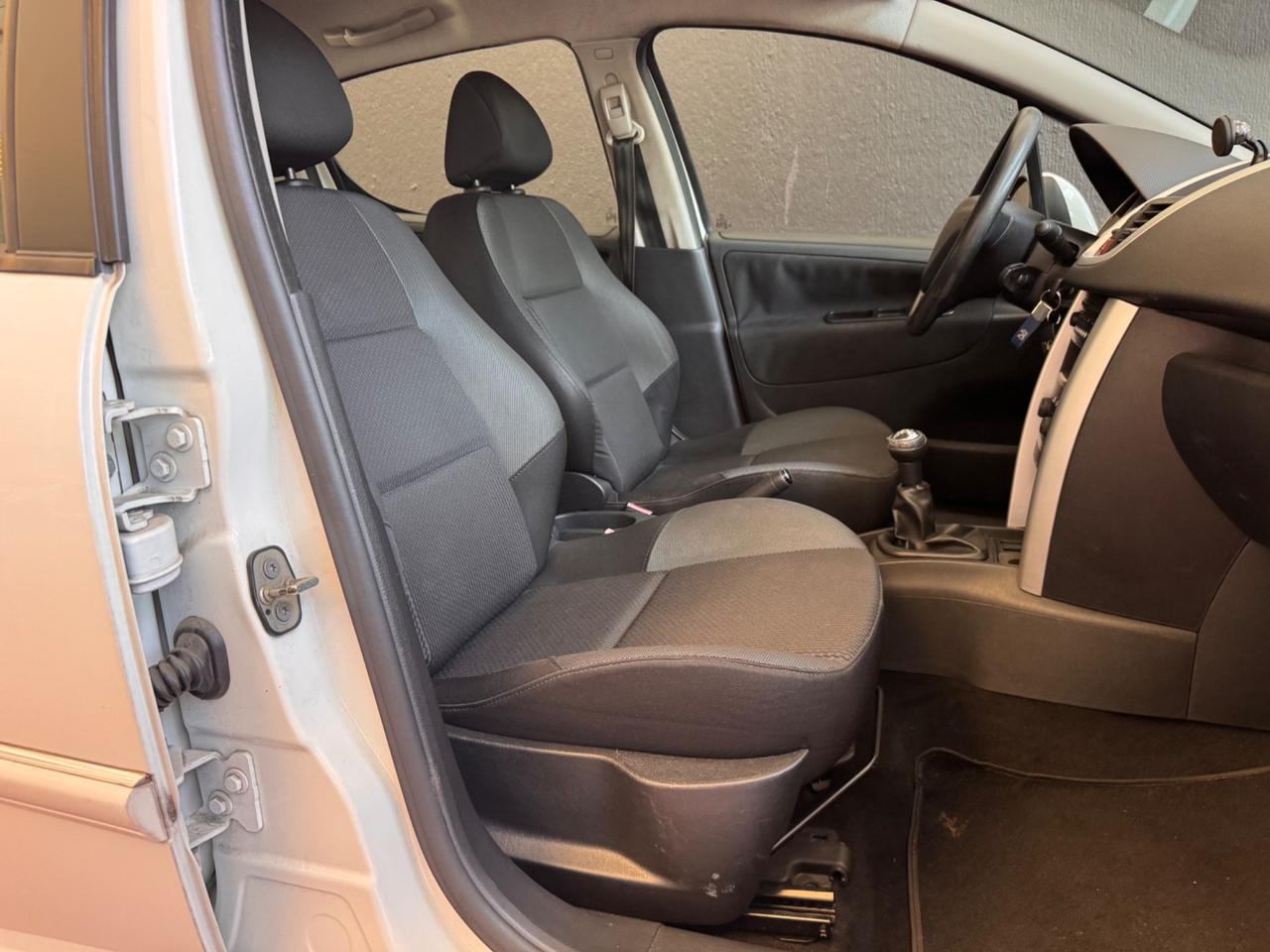 Peugeot 207 1.4 HDi 70CV 5p. OK NEOPATENTATI