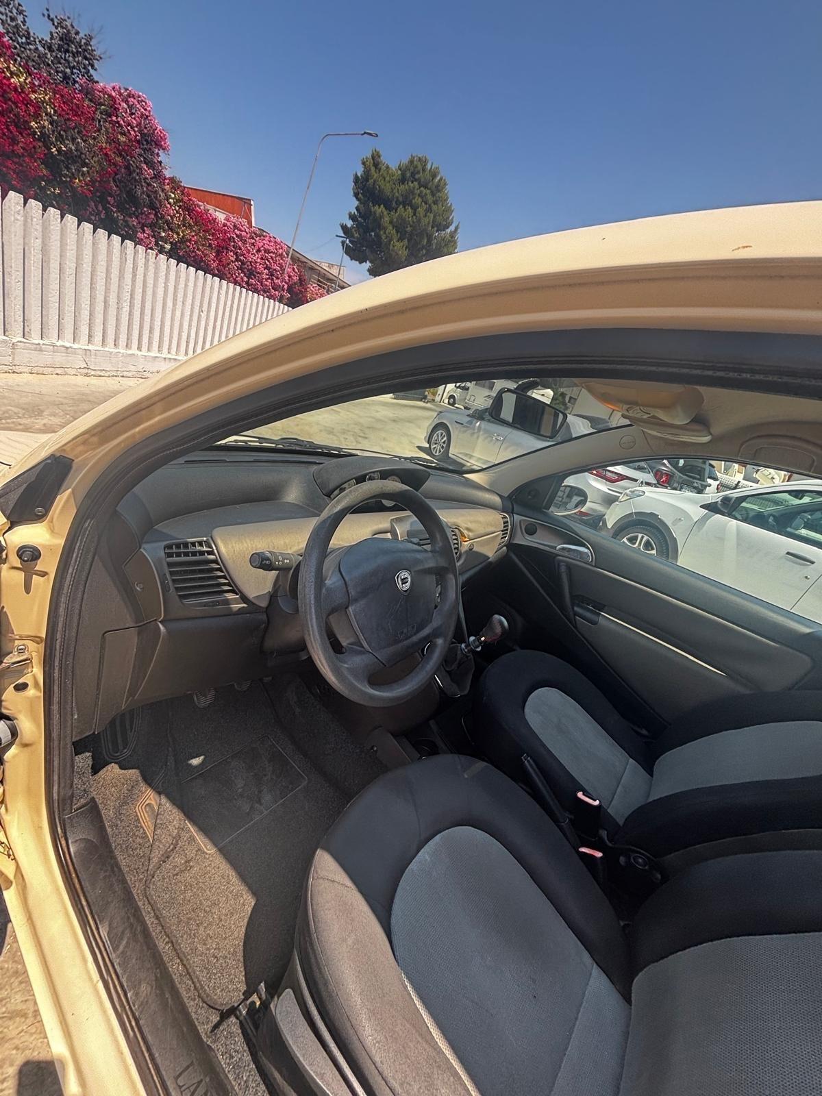 Lancia Ypsilon 1.2 16V Argento
