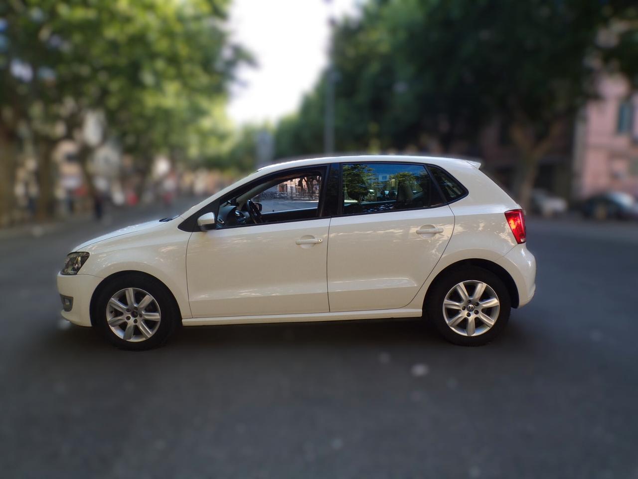 AUTO VOLKSWAGEN POLO 5P COMFORTLINE BI-FUEL DEL 2010 CON 227.500 KM