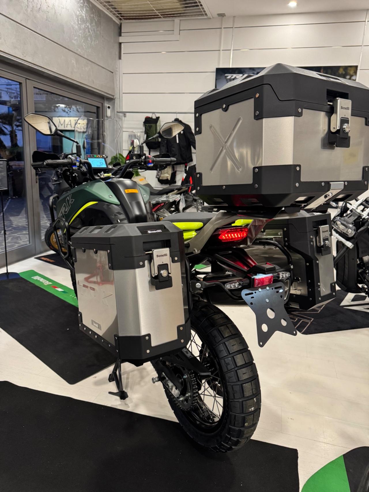 Benelli TRK 702 X!! CON TRIS DI VALIGIE IN ALLUMINIO!!