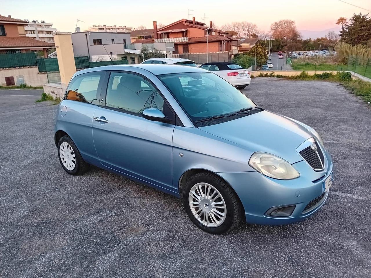 Lancia Ypsilon 1.3 MJT 75 CV Oro