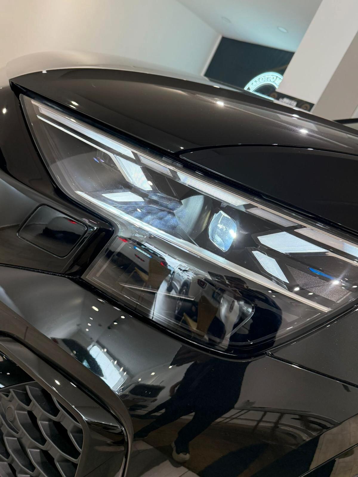 AUDI Q8 SQ8 SUV TFSI QUATTRO TIIPTRONIC SPORT ATTITUDE CON SOLI 15.000 KM