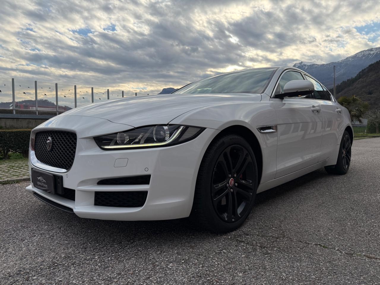 Jaguar XE - Prestige - FULL OPTIONAL