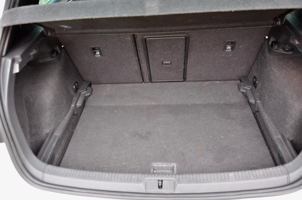 VW GOLF 5p 2.0 R-LINE SPORT EDITION 150cv, UFF ITALIANA, SERVICE DIMOSTRABILI, FULL LED, LUCI LED AMBIENTE, PERMUTE