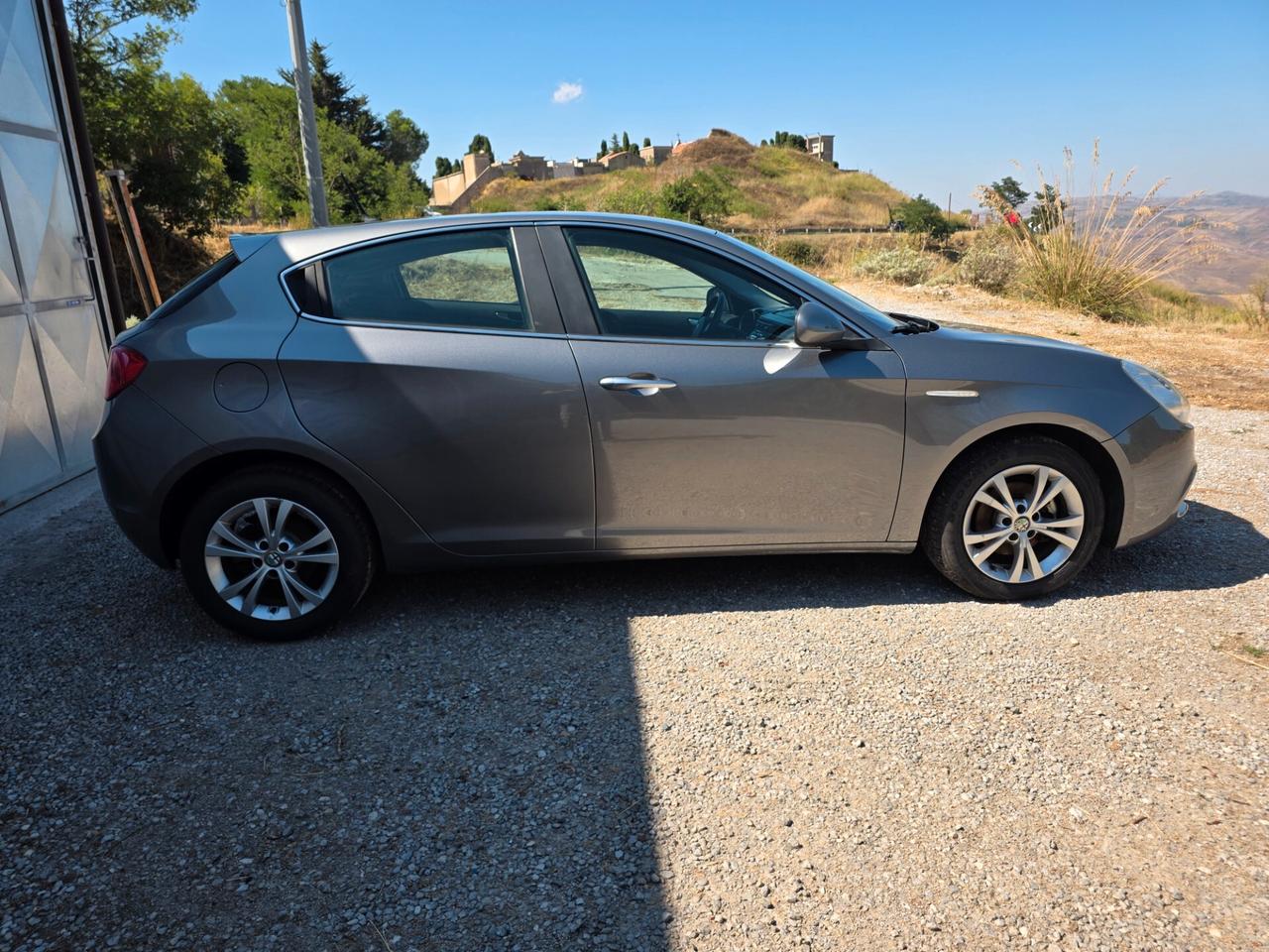 Alfa Romeo Giulietta 1.6 JTDm-2 105 CV Distinctive