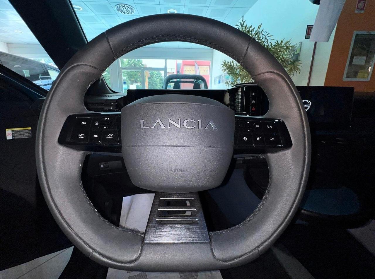 Lancia Ypsilon Hybrid e-DCT Edizione Cassina