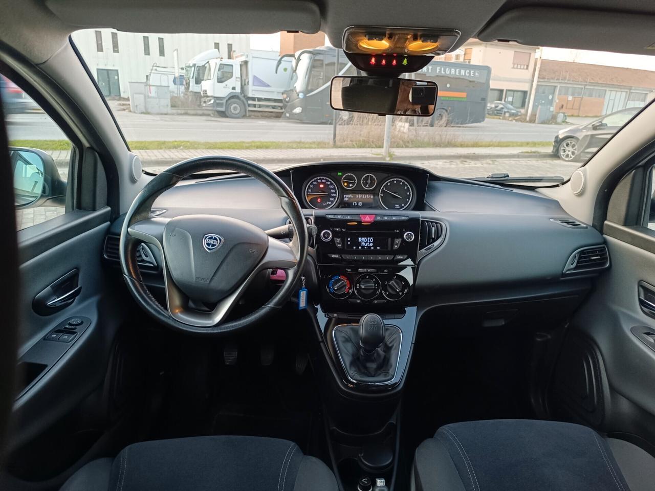 Lancia Ypsilon 1.2 benzina SOLAMENTE 105.000 KM