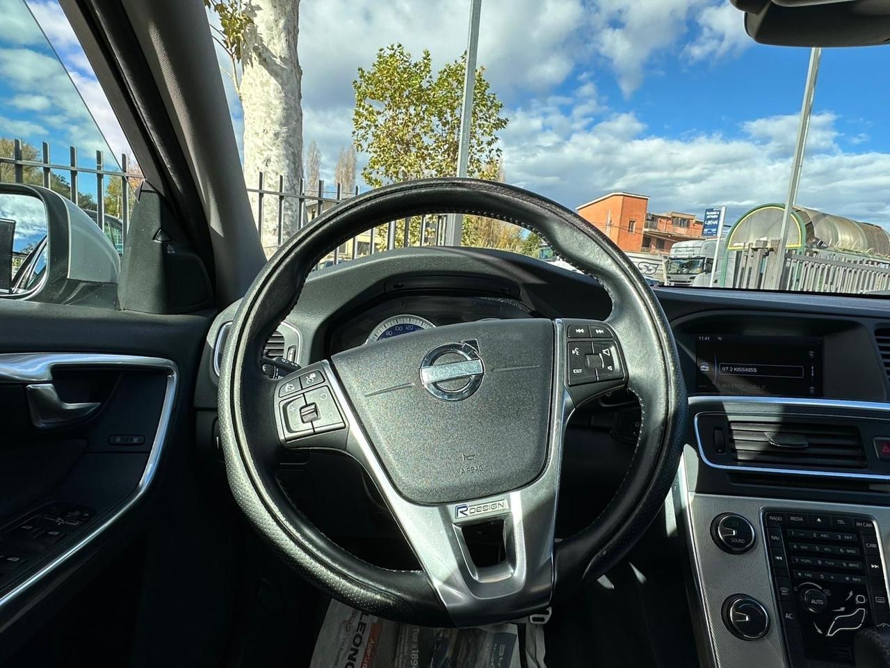 Volvo V60 D5 R-design