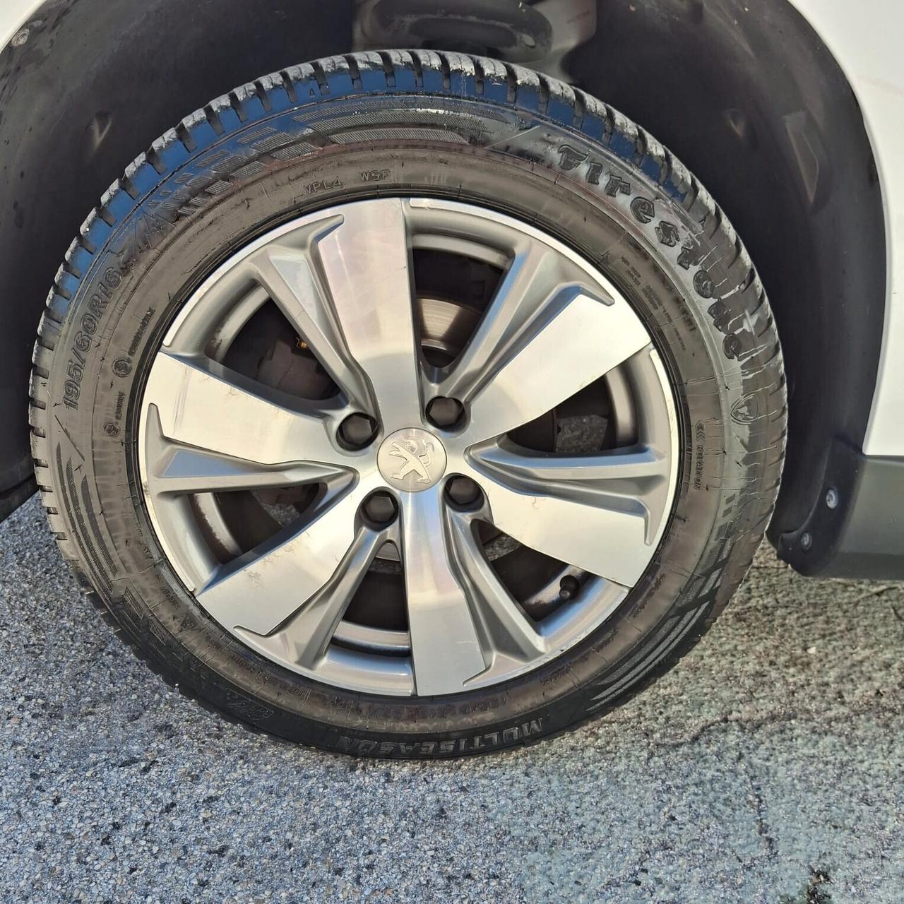 Peugeot 2008 BlueHDi 100 Allure