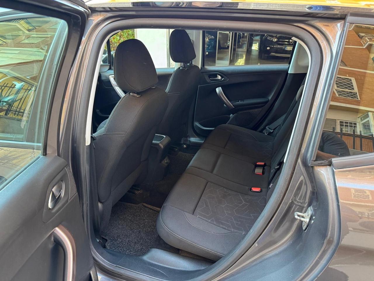 Peugeot 2008 1.2 Puretech 82 cv Allure