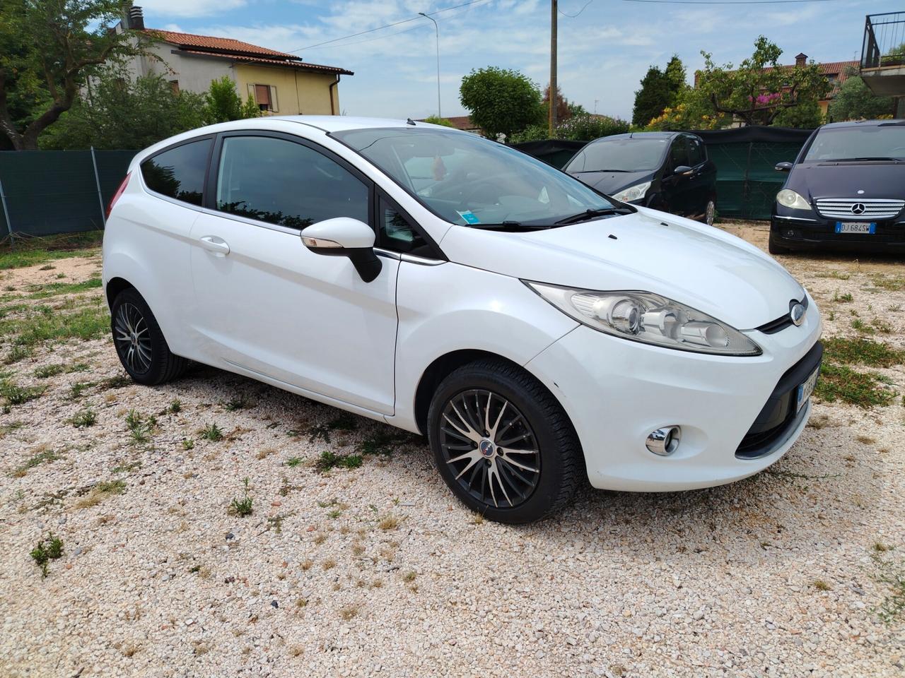 Ford Fiesta 1.4 TDCi 68CV 3 porte Titanium