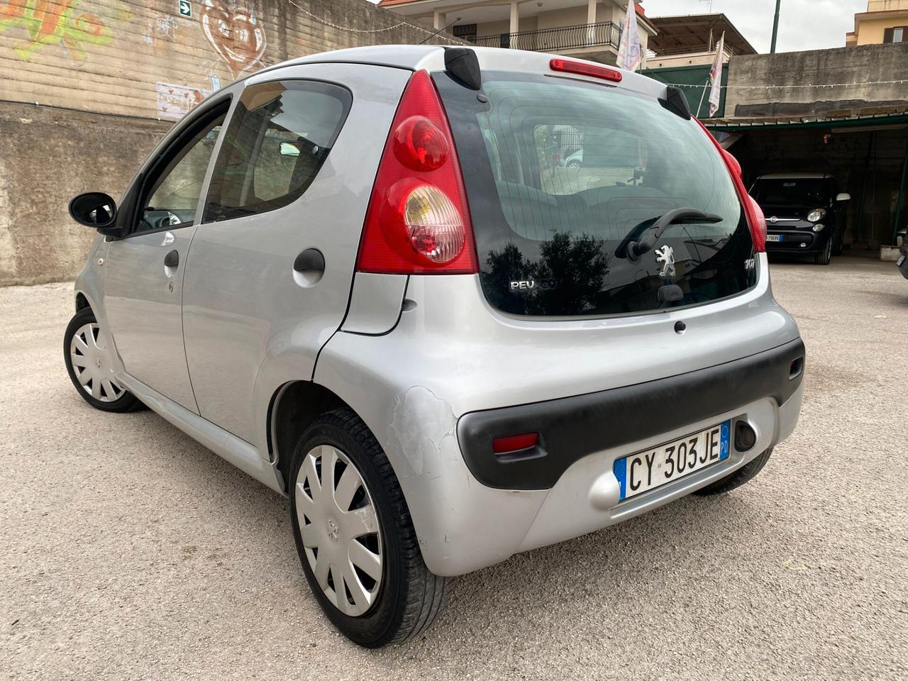 Peugeot 107 1.0benz 68cv full 5p 2006