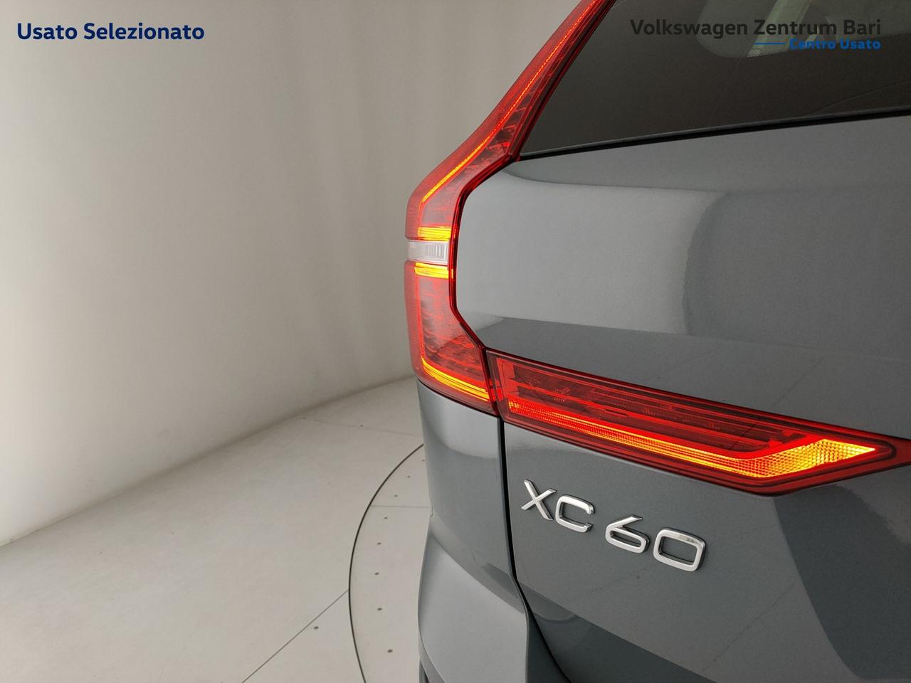 Volvo XC60 2.0 b4 momentum pro awd auto