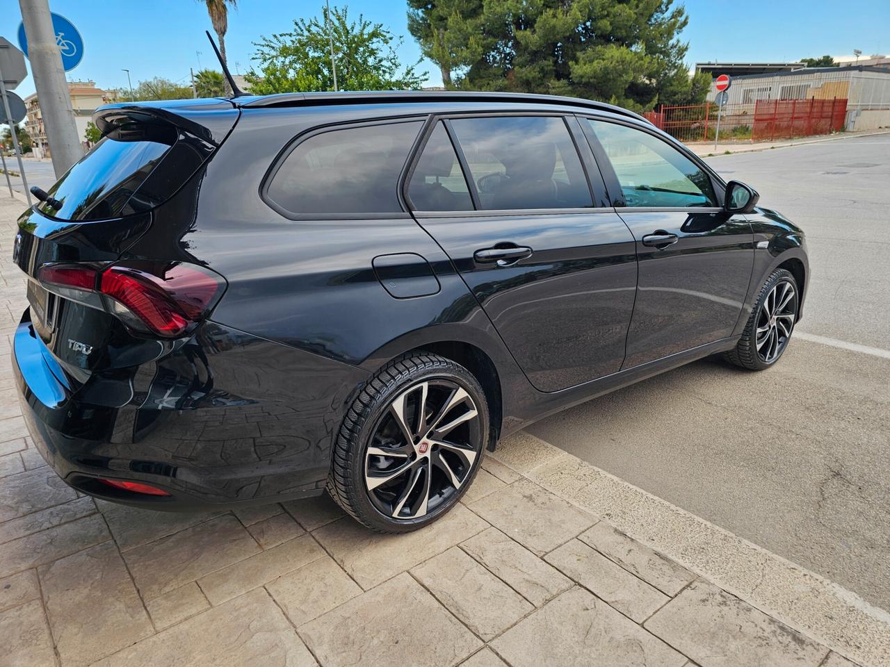Fiat Tipo 1.6 Mjt S&S DCT SW S-Design black edition