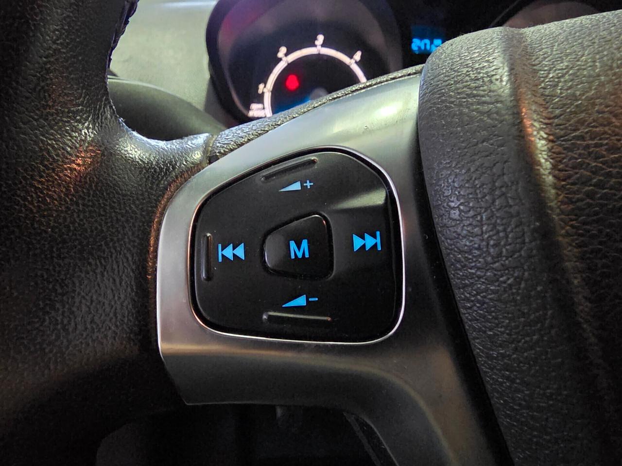 Ford Transit Courier furgone autocarro N1 2posti volume variabile