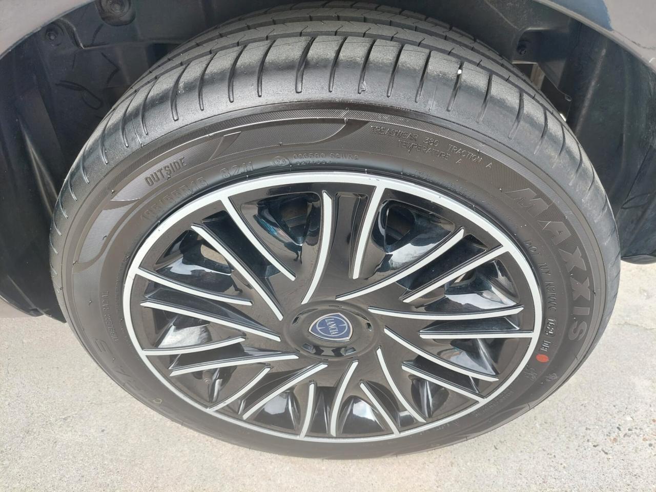 LANCIA Ypsilon 1.0 FireFly Hybrid Silver - 2023