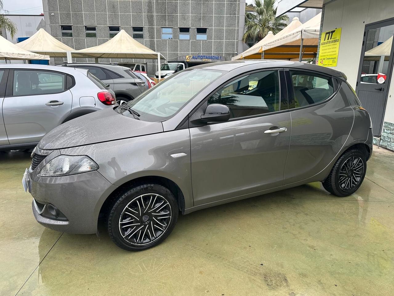 Lancia Ypsilon 1.0 FireFly 5 porte S&S Hybrid Ecochic Gold