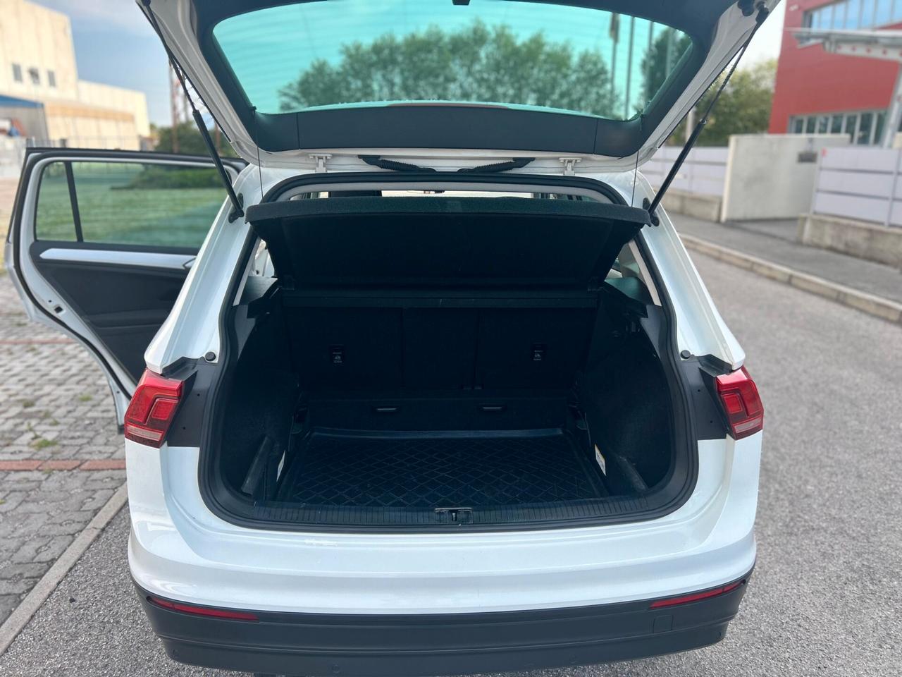 Volkswagen Tiguan 2.0 TDI SCR DSG 4MOTION Business BMT