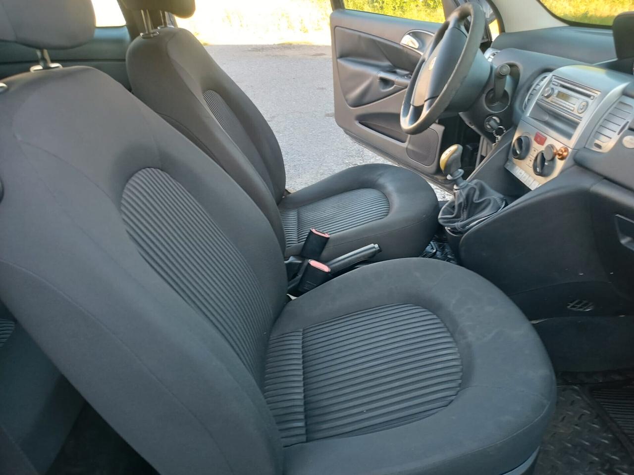 Lancia Ypsilon 2010---1.2 Benzina Neopatentati