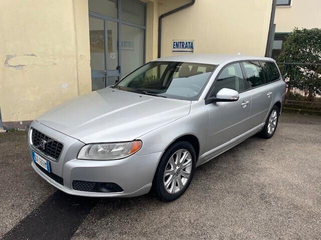 Volvo V70 2.4 D5 Momentum