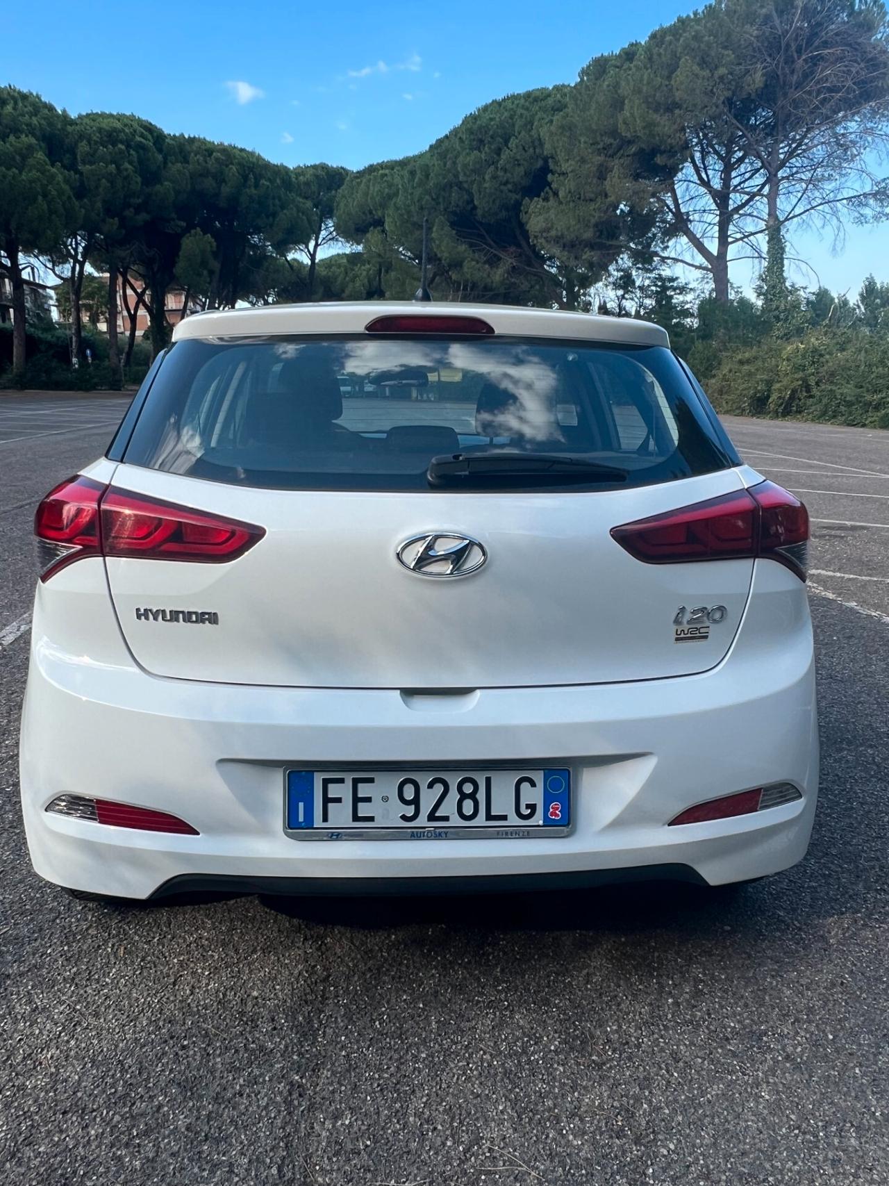 ADATTA PER NEOPATENTATI Hyundai i20 1.2 5 porte Classic