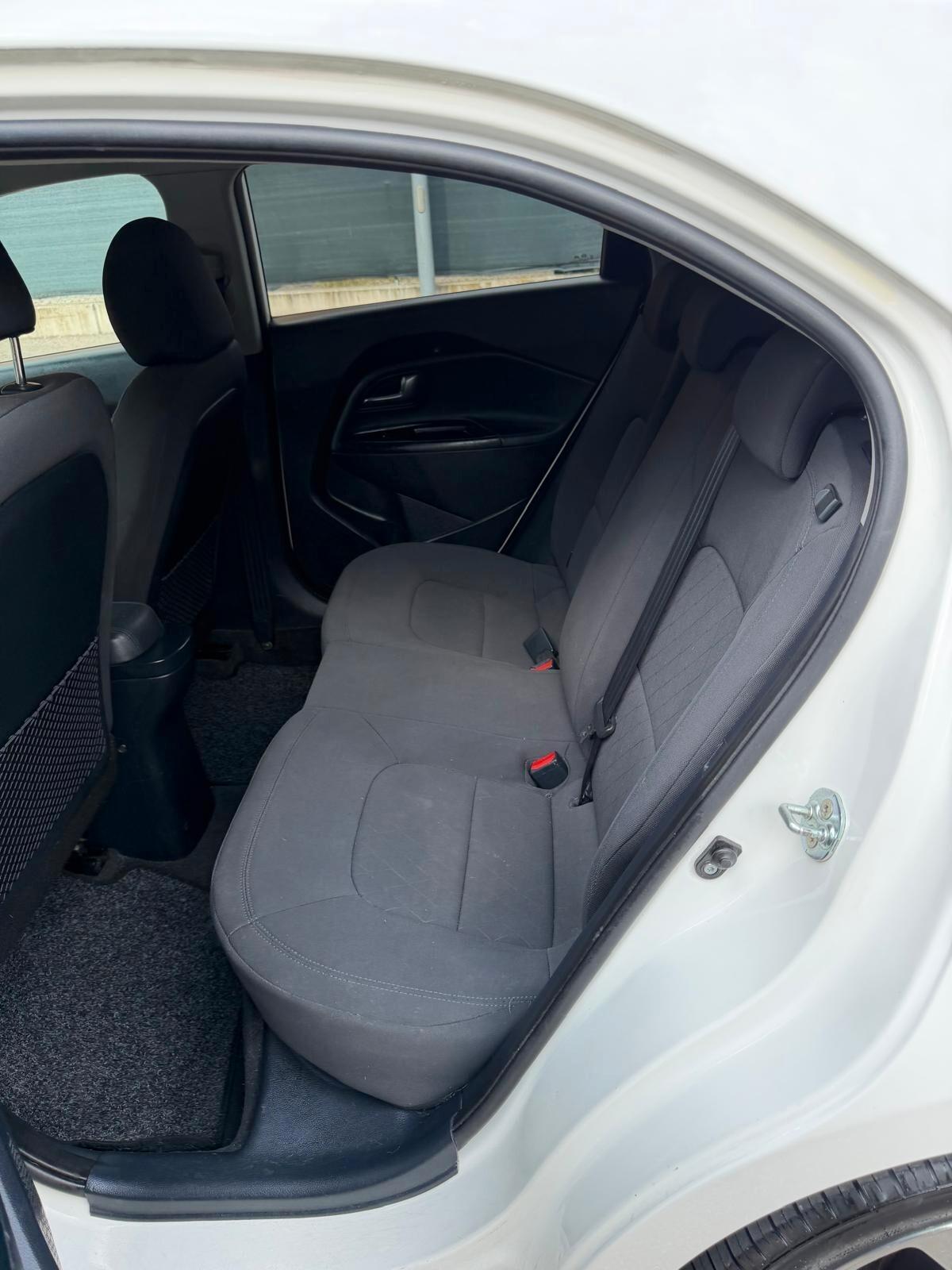 Kia Rio 1.4 crdi - NEOPATENTATI - 12 MESI DI GARANZIA -
