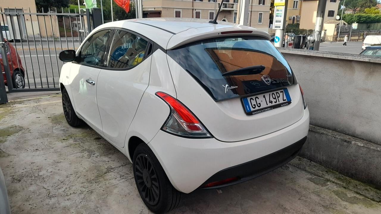 Lancia Ypsilon 1.0 FireFly 5 porte S&S Hybrid Silver A 169€ AL MESE