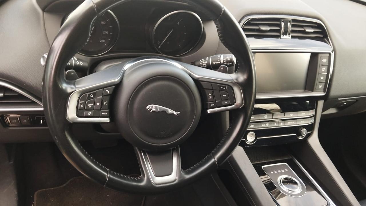 Jaguar F-Pace 2.0d i4 Prestige awd 180cv auto my18