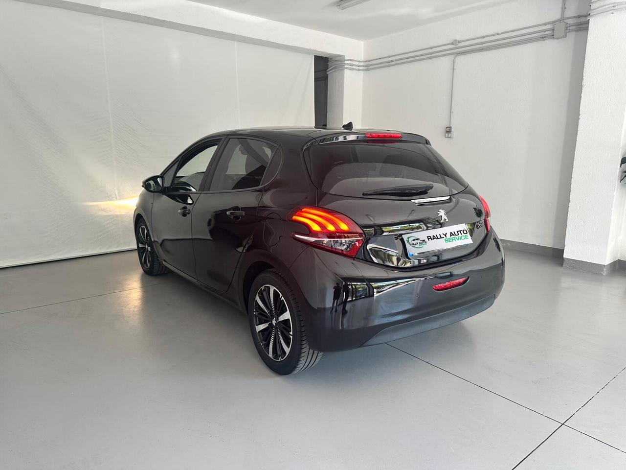 Peugeot 208 BlueHDi 100 S&S 5 porte Signature