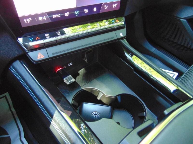 RENAULT Austral Austral Full Hybrid E-Tech 200 ...