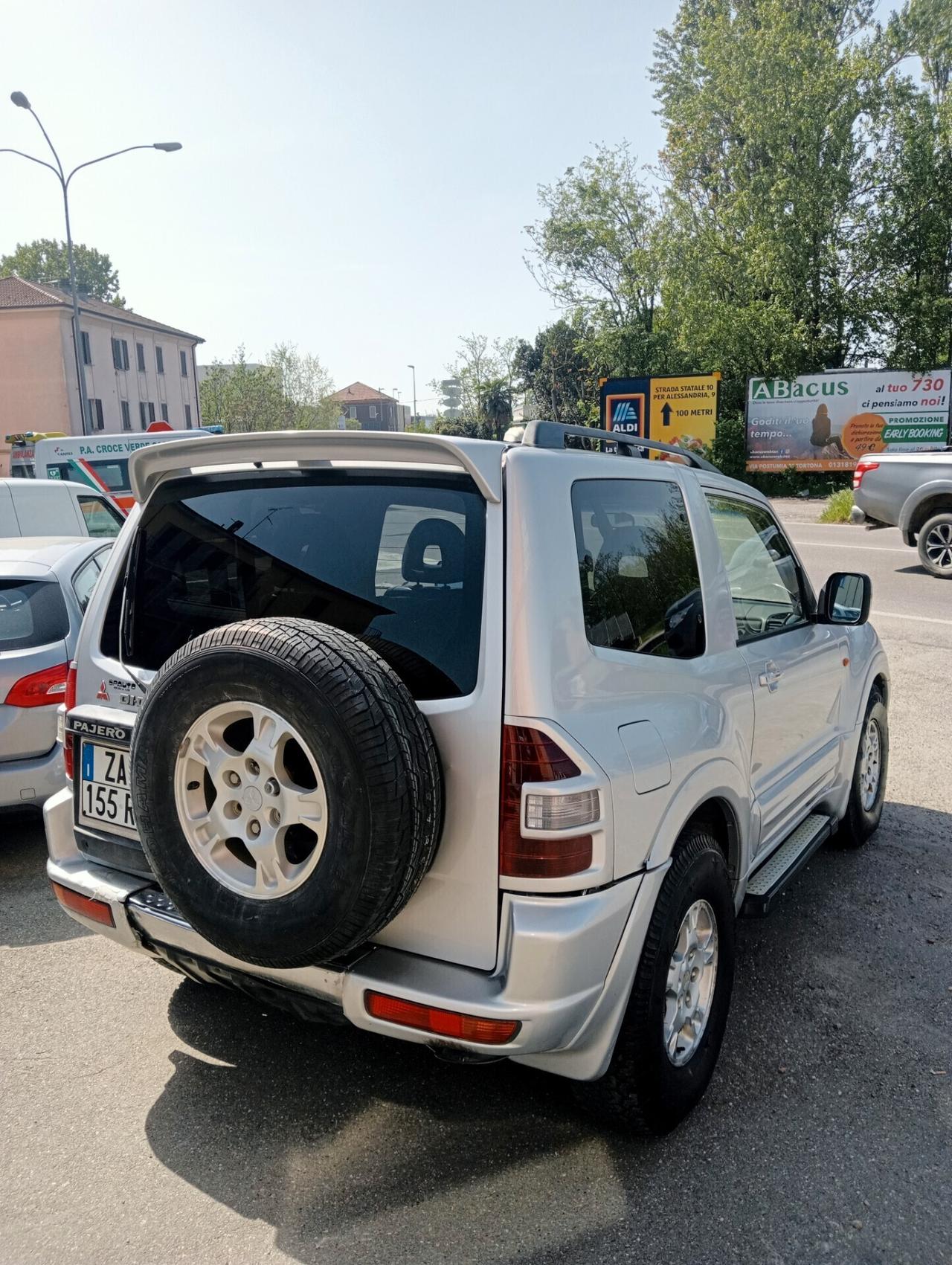 Mitsubishi Pajero 3.2 16V DI-D 3p. GLX Cambio Automatico