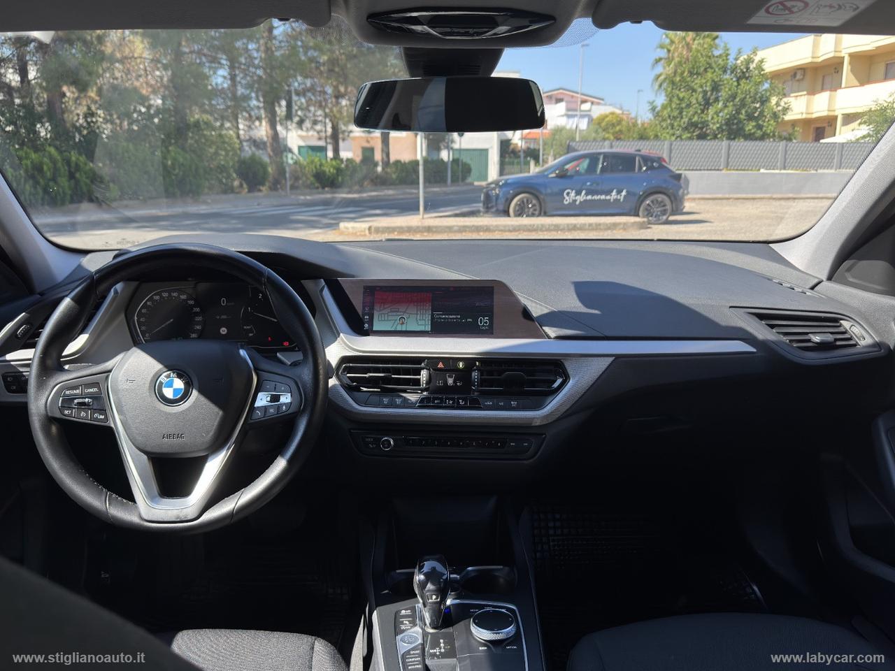 BMW 116d 5p. Business Advantage FARI CAR PLAY