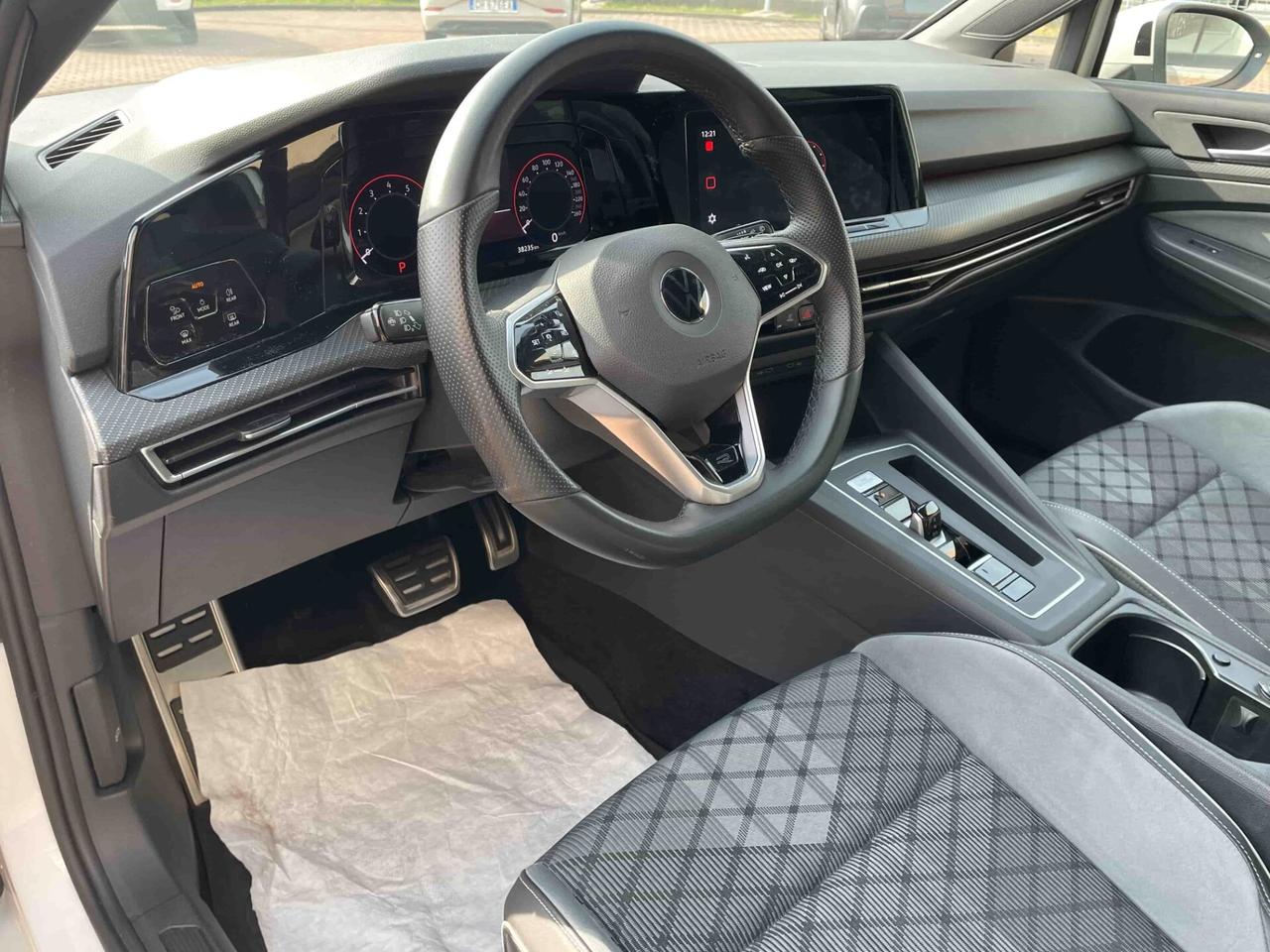 Volkswagen Golf 1.5 eTSI 130 CV EVO ACT DSG R-Line