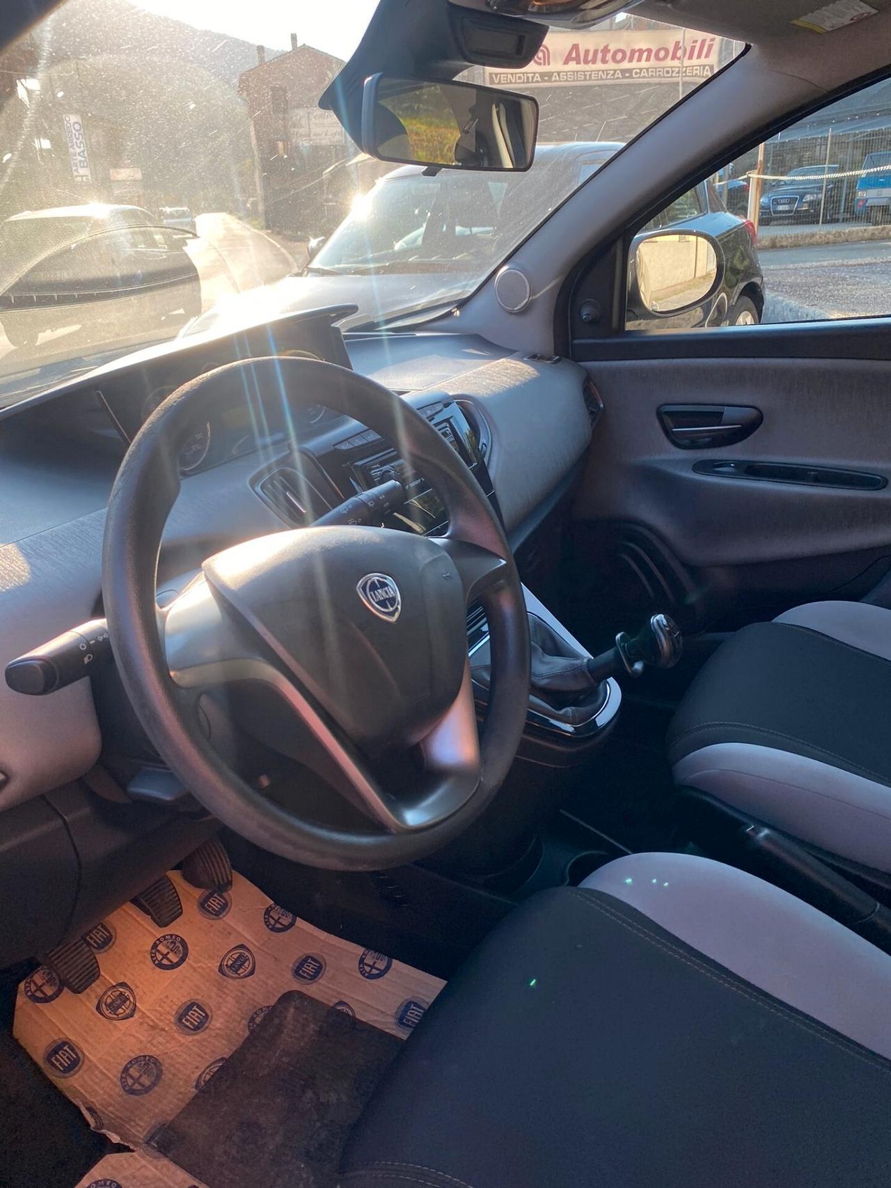 Lancia Ypsilon 1.2 69 CV 5 porte GPL Ecochic Silver